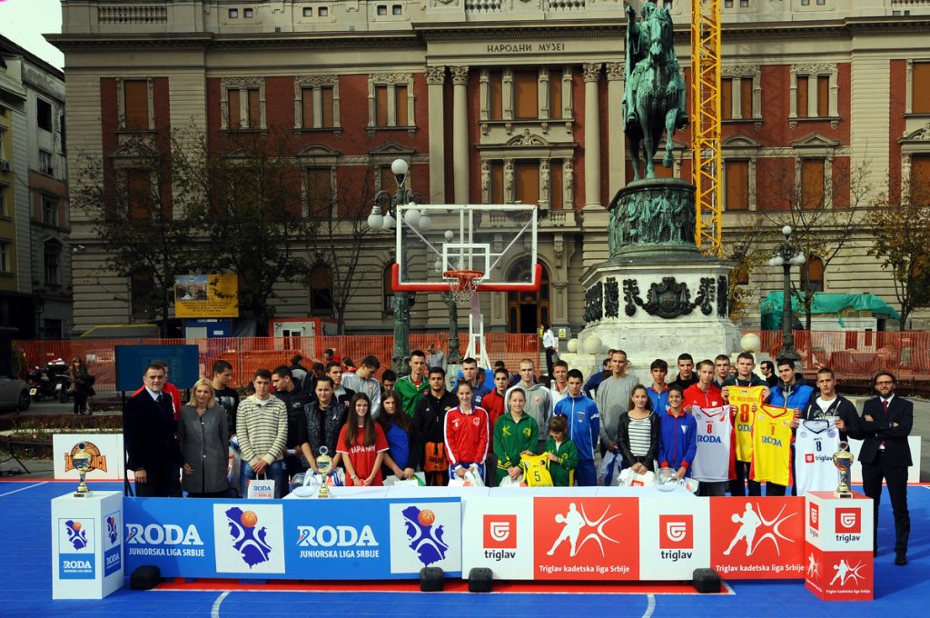 Zreb za kadetsku i juniorske lige Srbije na Trgu republike.  Beograd, 25.10.2016 foto: MN press